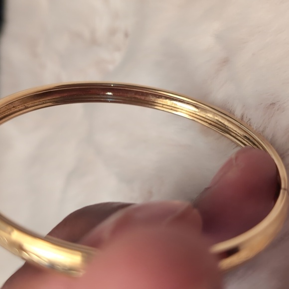 Vintage Gold Toned Bracelet With Engraved Vine Pattern - Picture 4 of 7